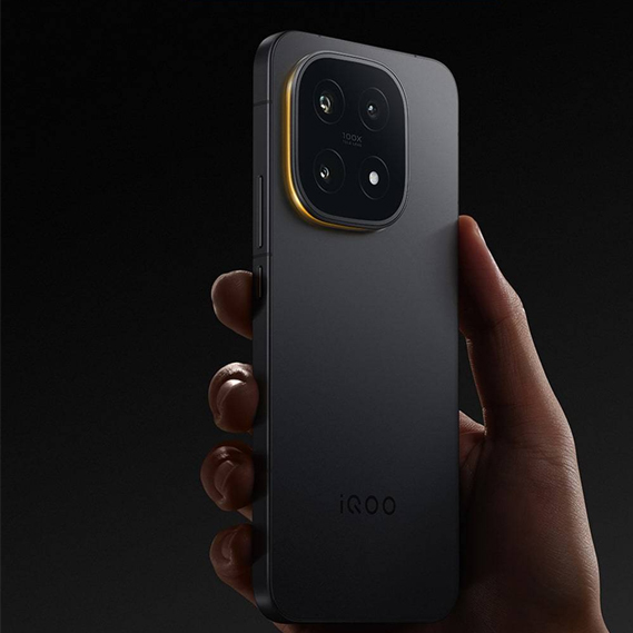 iQOO 15 Front View